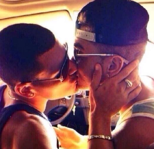 Justin beijando outro rapaz. Verdade ou Mentira?